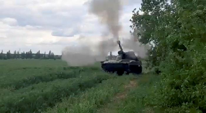 英國首相約翰遜指，俄軍在頓巴斯取得進展，呼籲向烏軍提供長距離武器。(路透社)