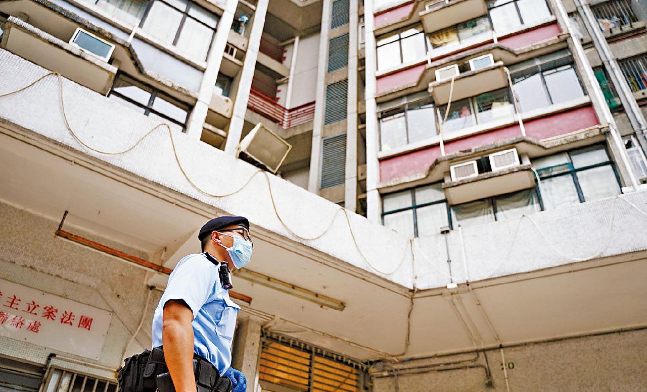 極大危害｜公屋設實驗室疑涉製爆炸品 警東頭邨拘一家三口