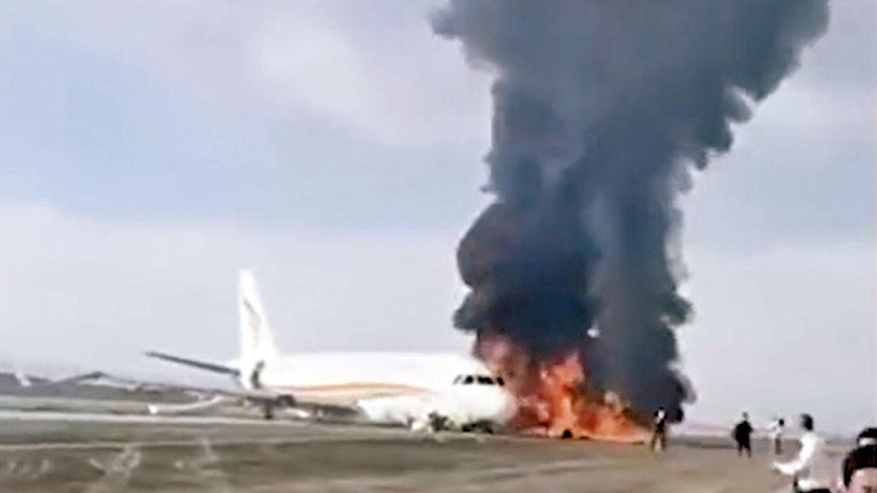 險象環生｜客機衝出跑道起火 西藏航空乘客跳機逃生36傷