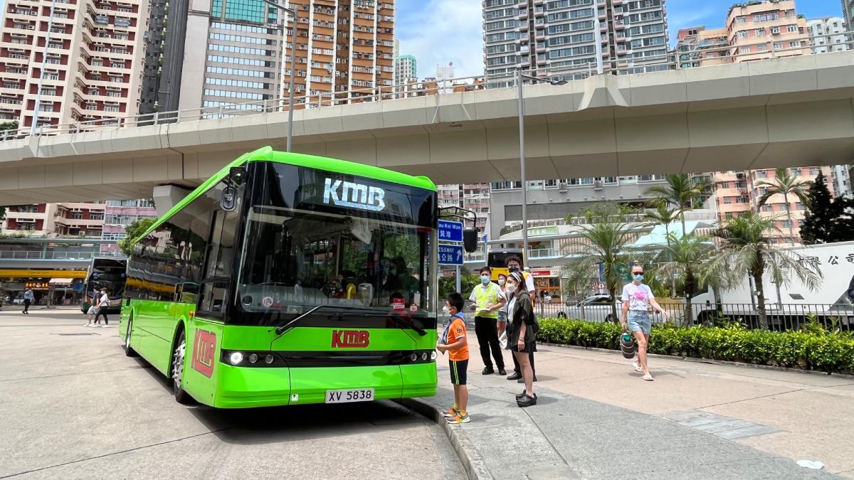 九巴派出一輔電動巴士到筲箕灣巴士總站展示。(九巴提供圖片)