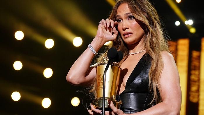 MTV頒獎禮｜《蜘蛛俠》湯姆 Zendaya獲大獎 珍妮花奪獎激動落淚