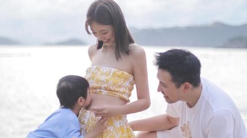 倪晨曦父親節曬大肚全家福  三年抱兩宣布懷第二胎