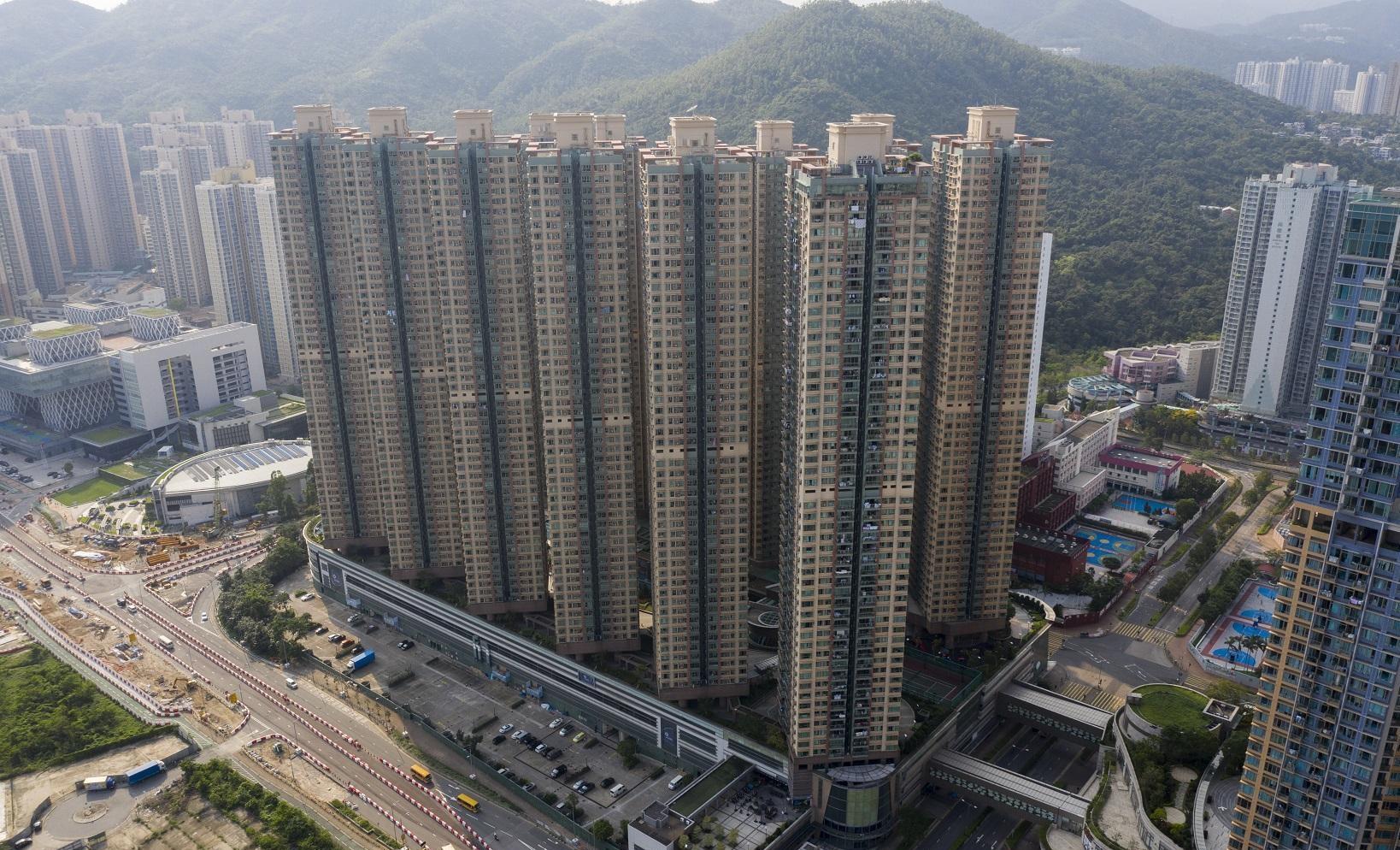 將軍澳中心3期將軍澳豪庭13座高層H室業主，近日趁SSD鬆綁即沽貨，並以破頂價1,768萬元成交，惟連同使費等開支計算，料僅平手離場。