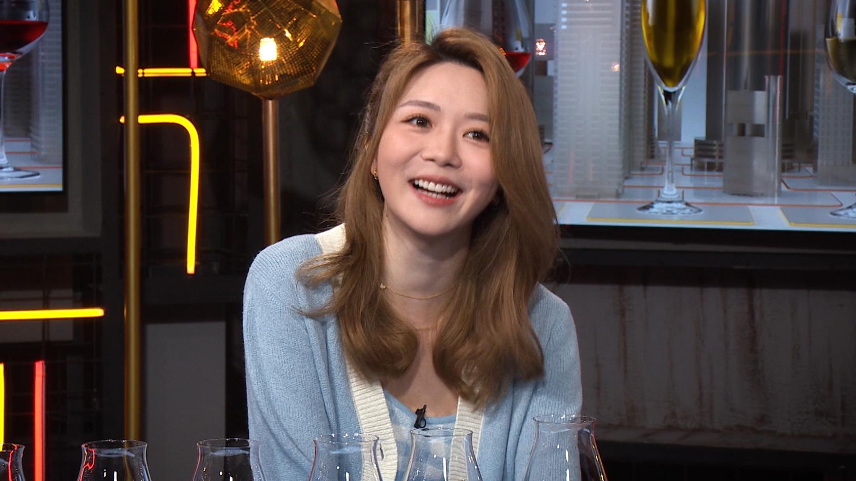 曾樂彤自爆曾醉酒失控  跪著挽留前度男友 