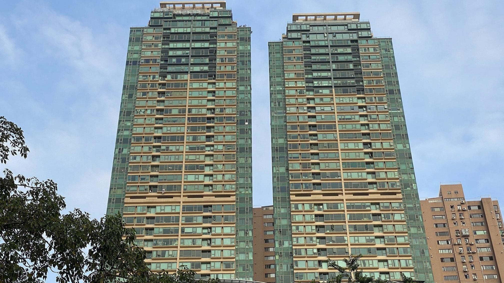 北角半山海天峰新近錄得中層全維港煙花海景單位成交，成交價3,100萬元，呎價3.3萬元，原業主持貨19年，單位期內勁升3.1倍。