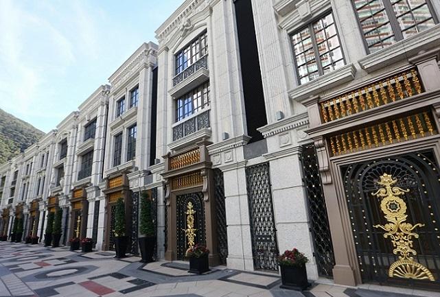 長實旗下南區超級豪宅洋房項目淺水灣道90號，新近以招標形式售出5號屋，洋房實用面積5,678方呎，成交價逾4.4億元。(資料圖片)