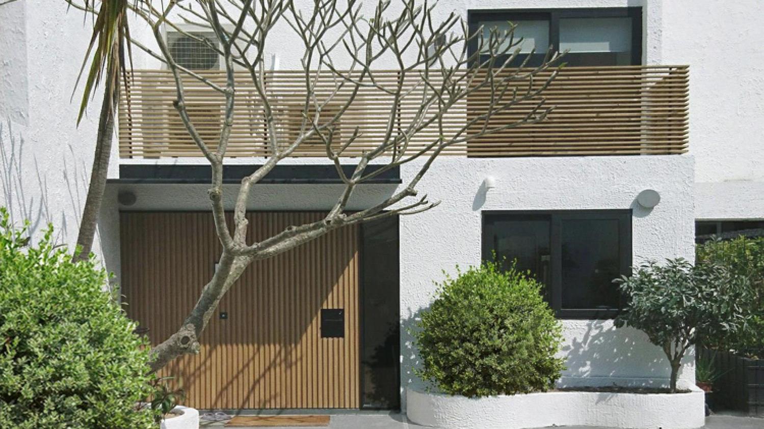 雖然屋苑有45年樓齡，但放盤的洋房外形簇新兼具設計感，外形相當吸睛。