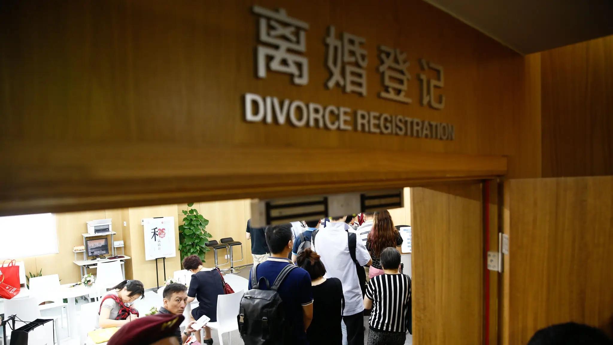 網上流傳上海解封後出現「報復性離婚」，官方澄清是誤會。(互聯網)