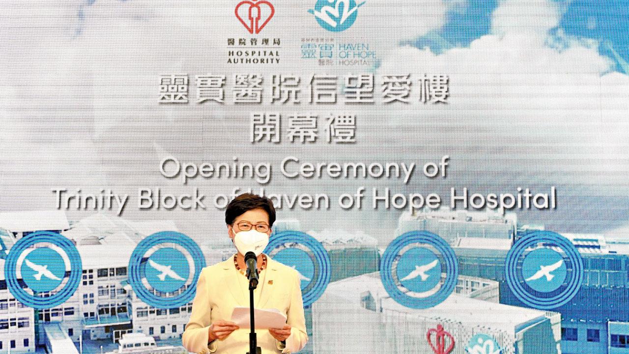 自爆腰背膝頭痛 林鄭稱不會向港人道歉