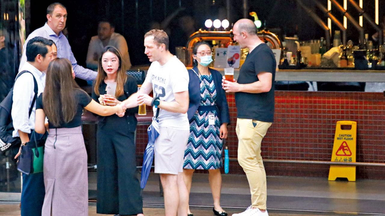 兩酒吧群組增6確診 今起光顧要快測證明