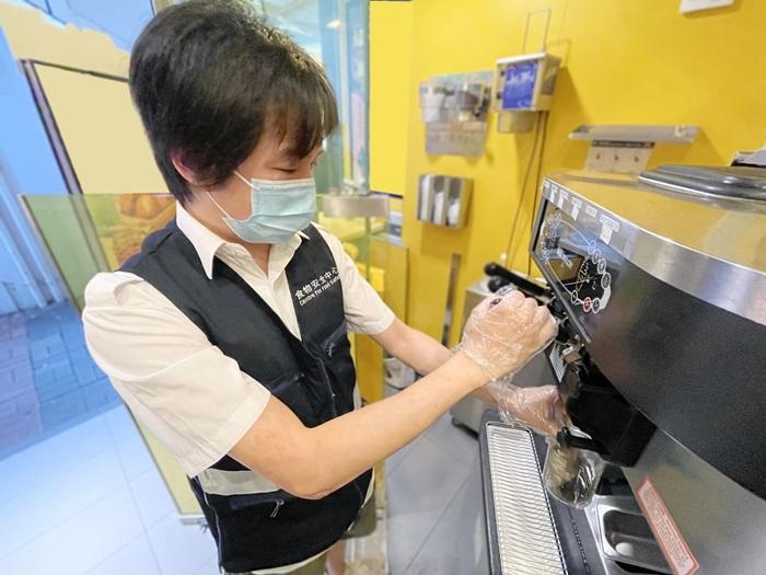 食安中心調查冰凍甜點專項食品，首期約100個檢測樣本全部合格。(政府新聞處圖)