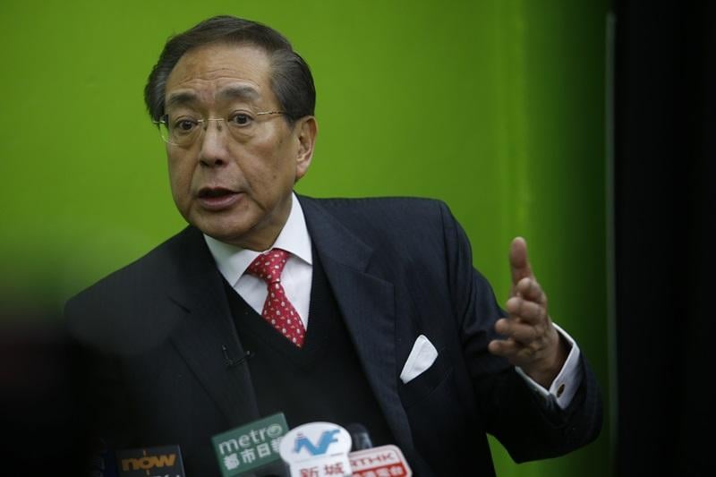 李國章接受傳媒訪問時指，如果香港可以賺錢，不少港青最終會回流。(資料圖片)