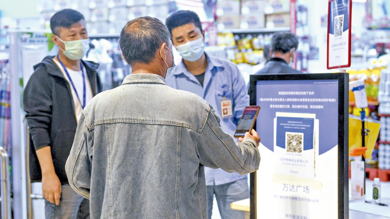 健康碼被賜「紅碼」限制出行 河南問題銀行客戶取錢無門