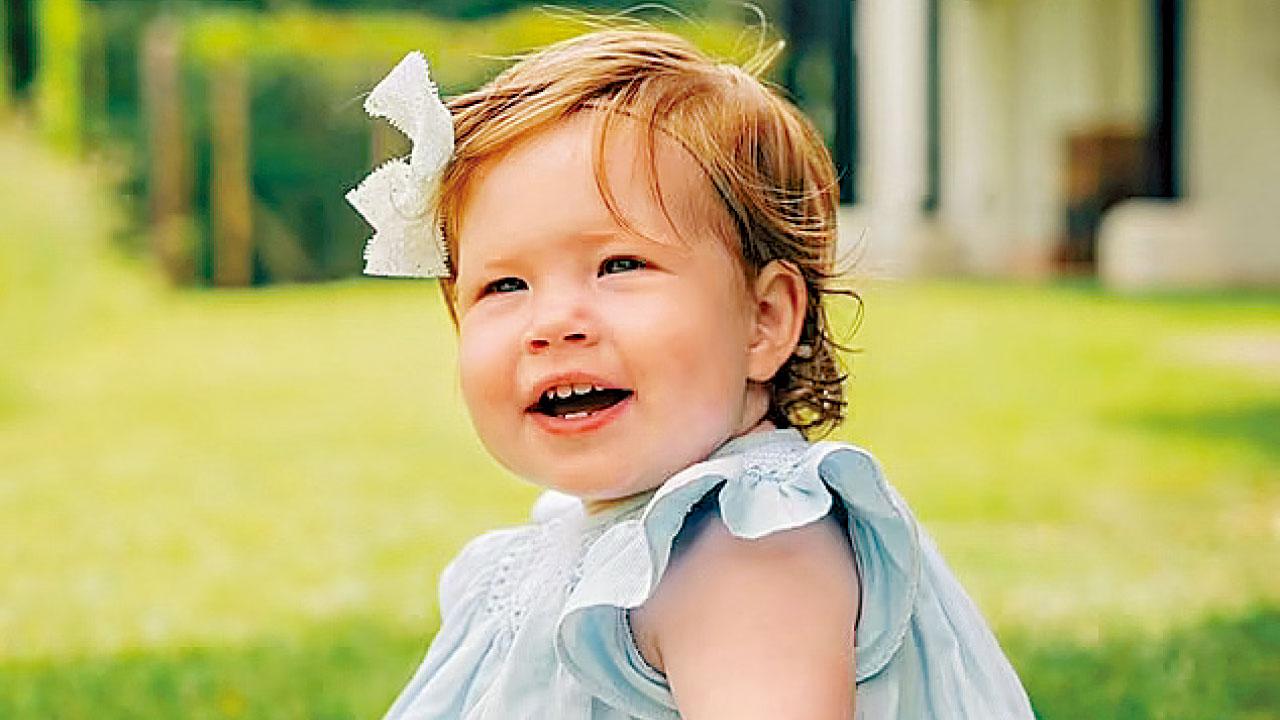 傳英女王禁發聚會照 亨利發相賀愛女1歲生日