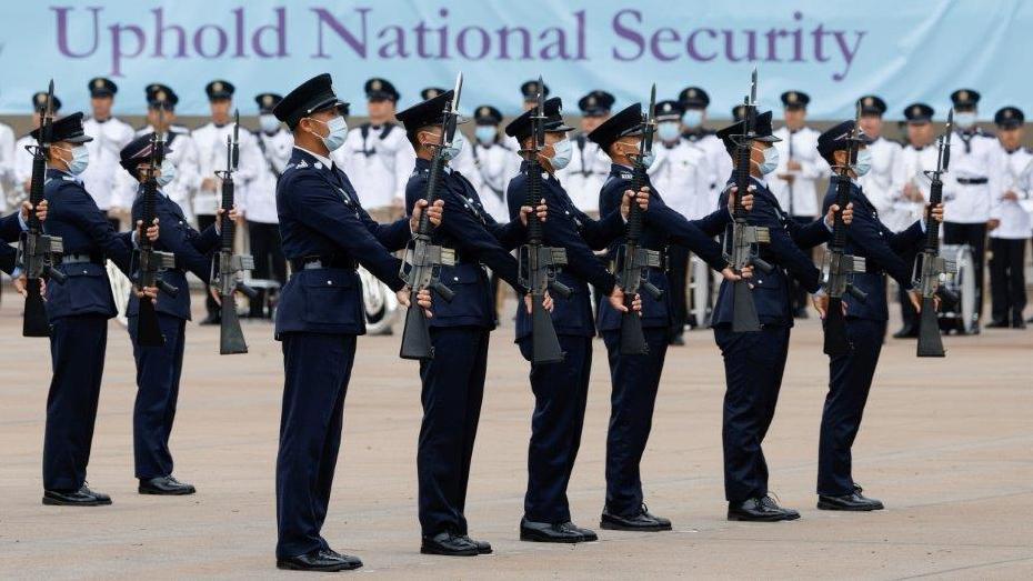 步操就是訓練隊員的整體性合作性服從性