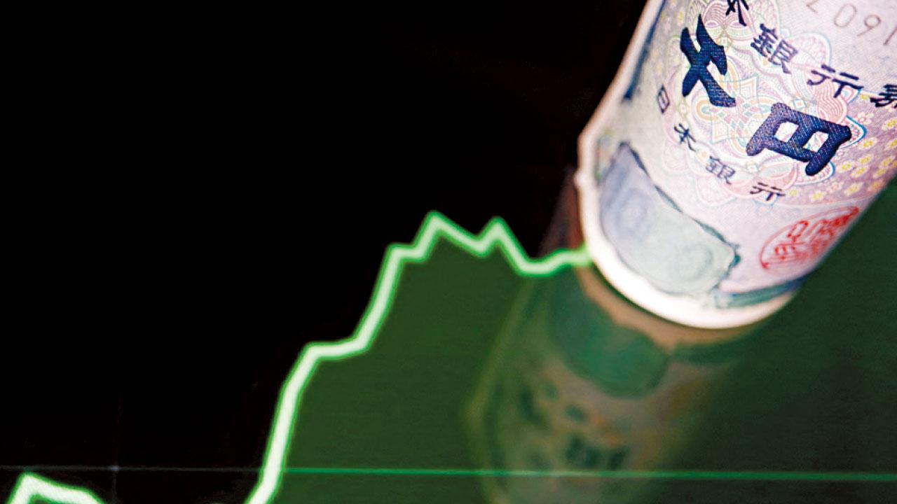 金管局累接錢逾840億 日圓破136 見24年新低