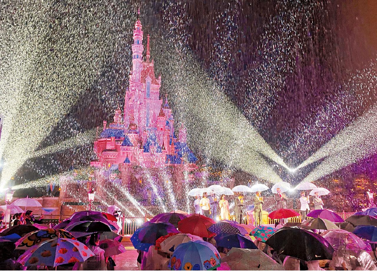 迪士尼星夢光影之旅首演 夜間城堡匯演618登場