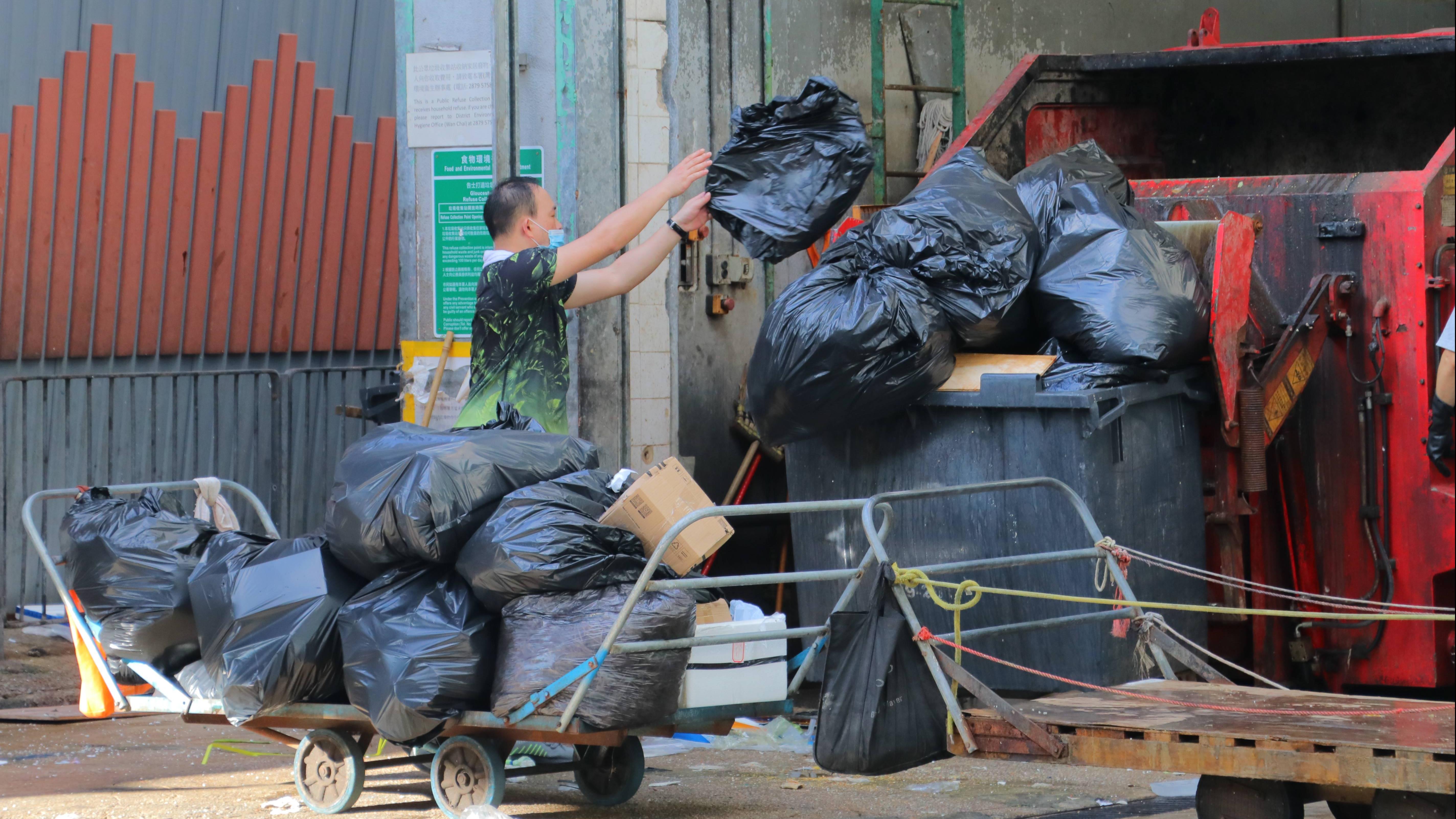 垃圾收費最快明年下半年落實　黃錦星：首半年勸喻代替執法