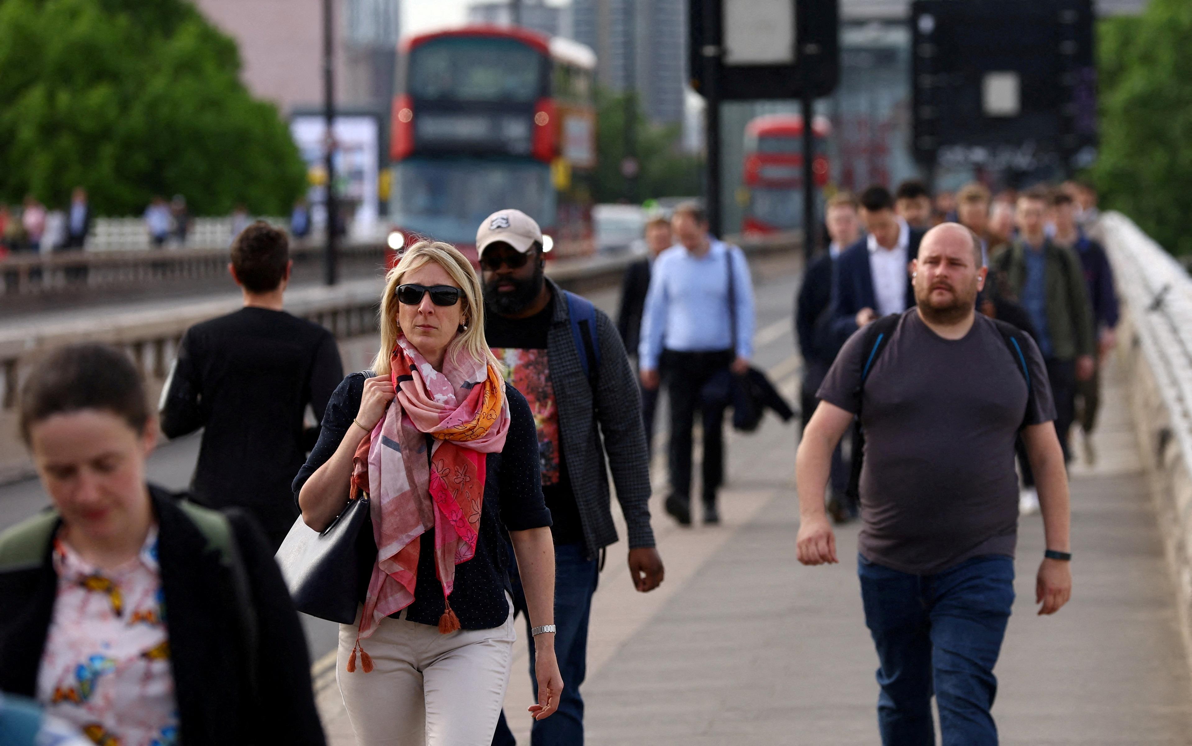 海外樓市｜英通脹40年高 租金年飆11% 港英生活費大比併！