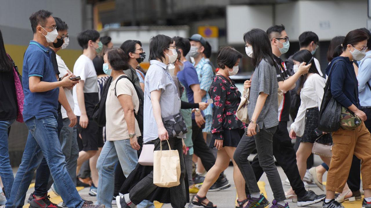 香港人口、壽命及男女比例變化  八大院校學生及薪酬變化