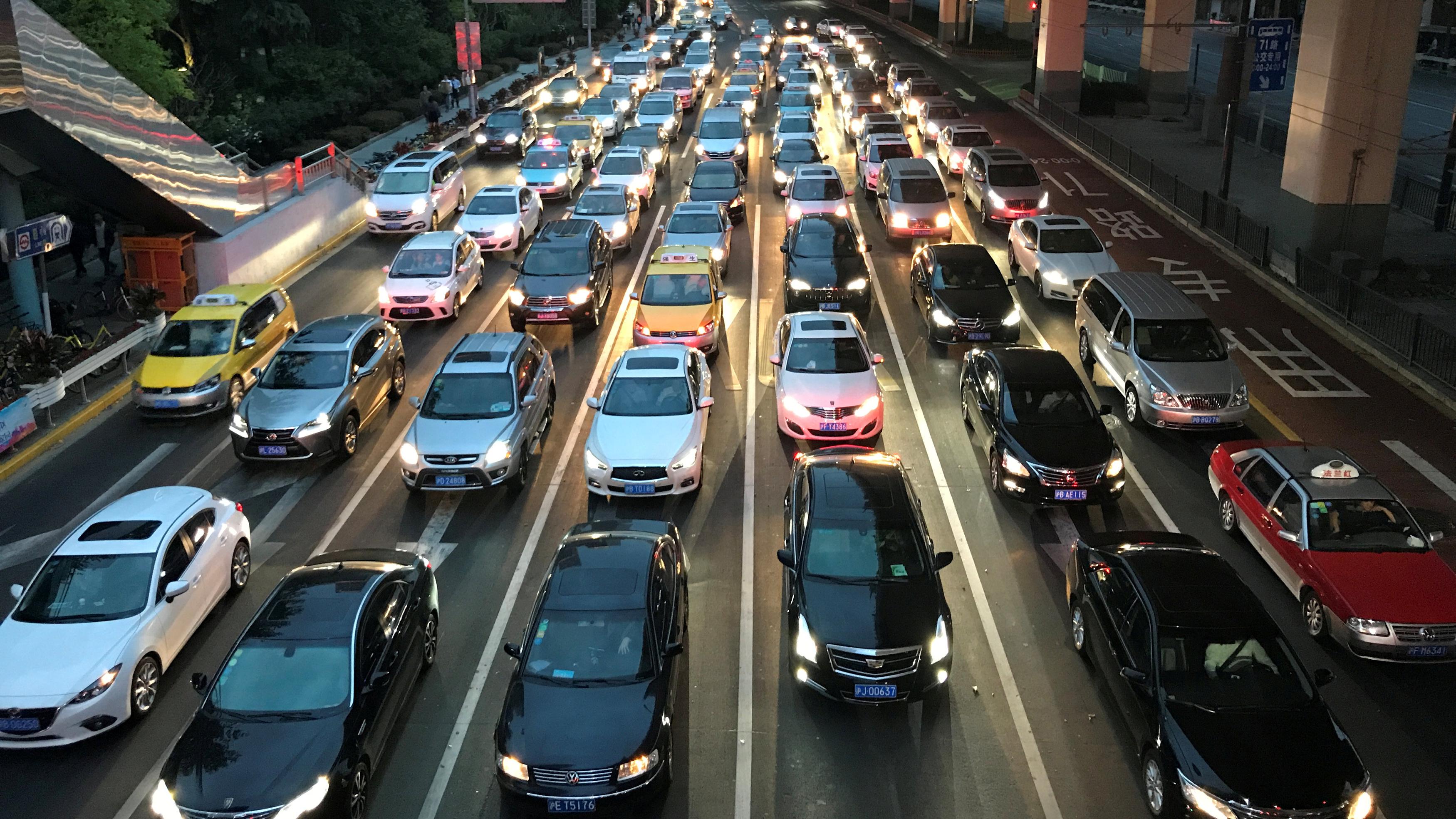 李克強促加大支持汽車消費  乘用車市場逐步改善