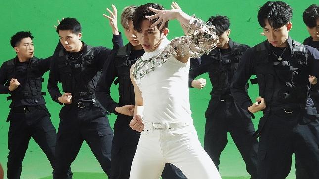  Anson Lo新歌《KING KONG》創作班底曾奪格林美音樂獎   為拍型格MV搞到周身損傷