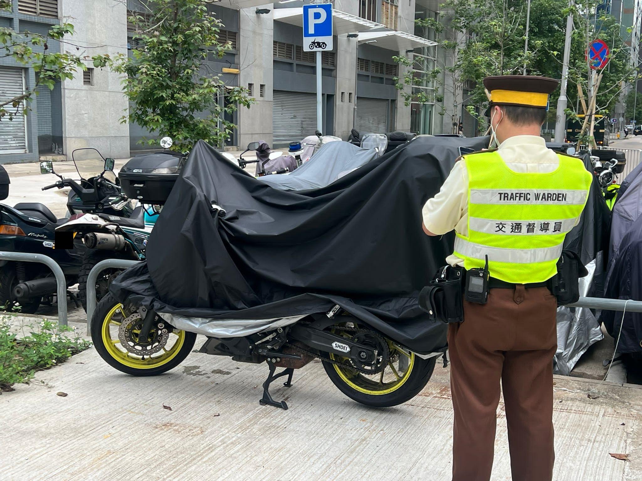 沙田警區交通日｜3日派3204張牛肉乾 拘欠交罰款被通緝人士