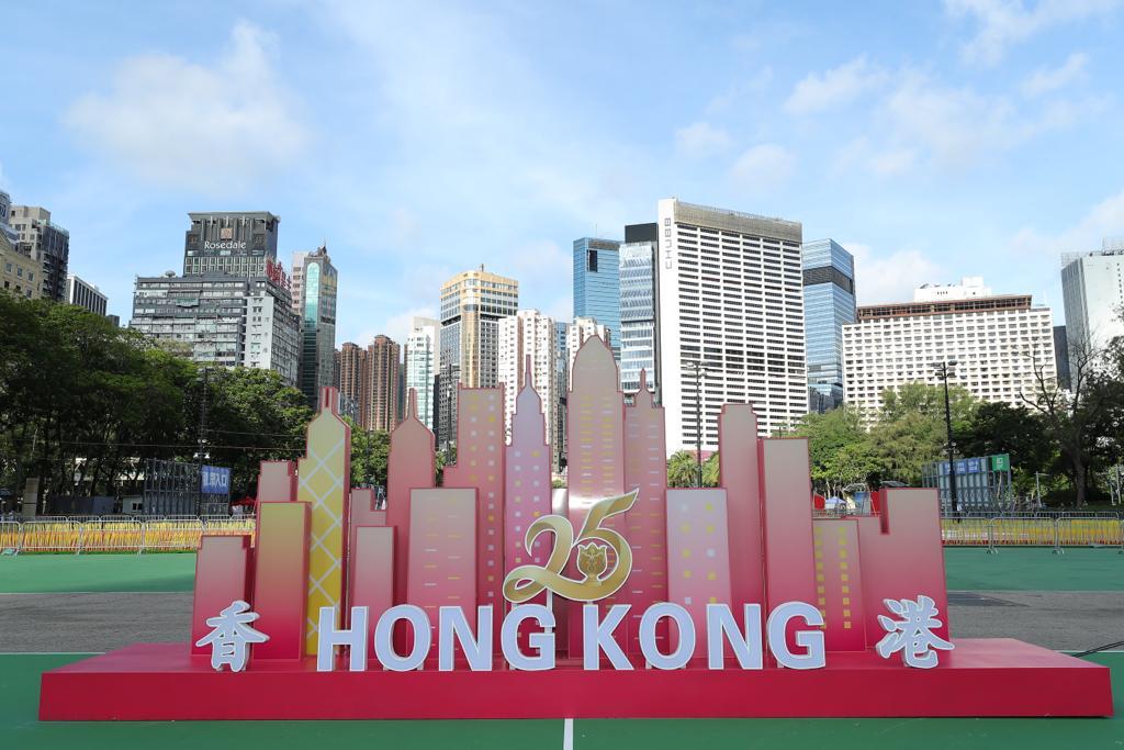 維園設置不同類型的大型裝置，供市民拍照