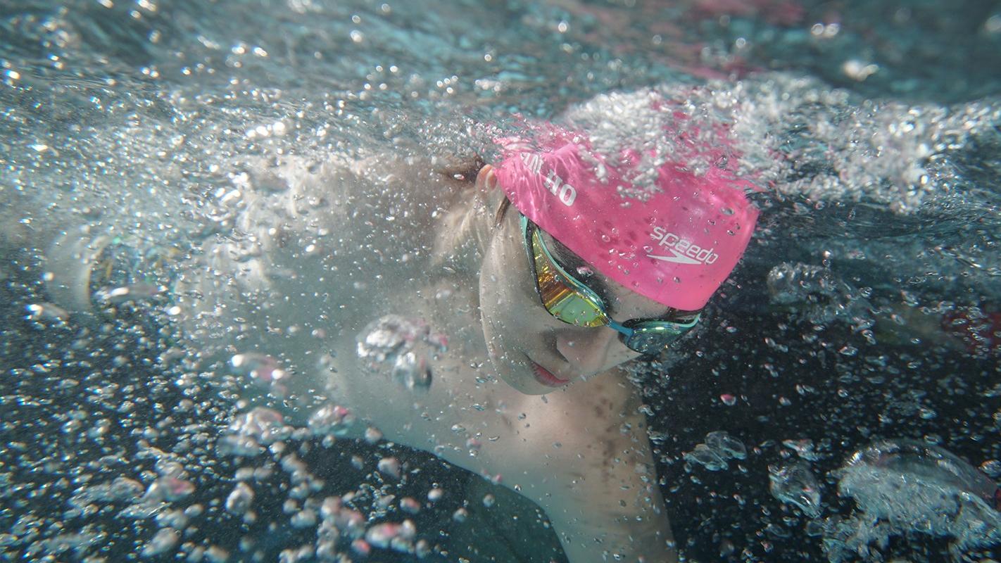 i.SWIM｜王智騫P1X3L兩子公開游水劇照 George：大秋駕到