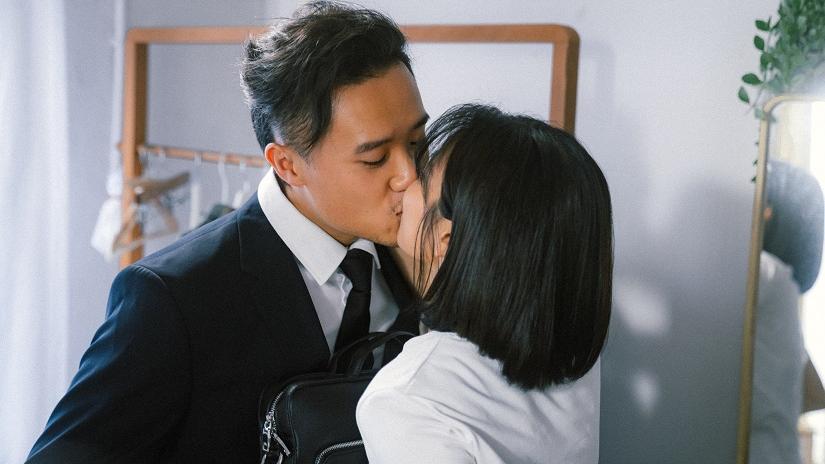 陳葦璇首唱抒情歌花逾80小時錄音   與黃定謙拍MV獻螢幕初吻