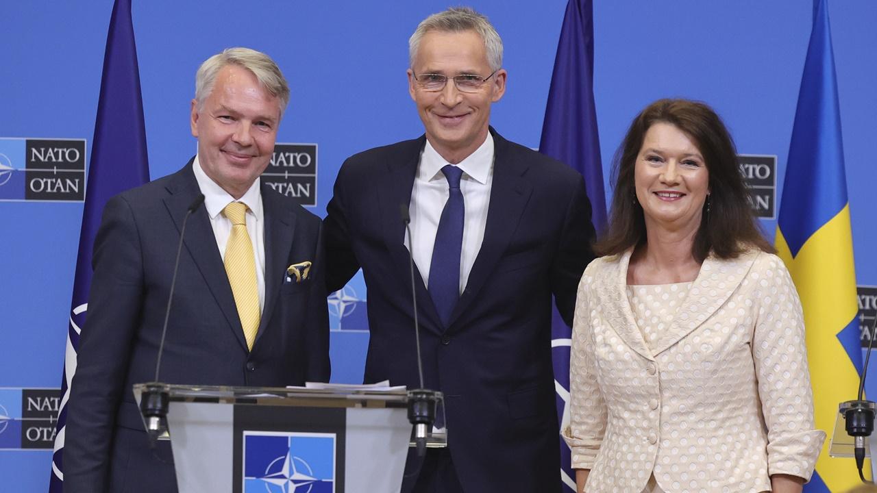 北約成員國簽署議定書，待國會通過瑞芬將加盟。(AP)