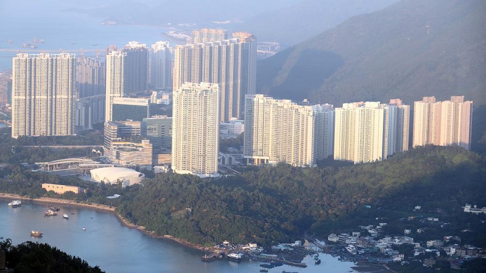 受第五波疫情及美國加息等多方利淡因素影響，今年上半年樓市氣氛淡靜，買家入市意欲下降，一手交投明顯回落，拖累整體登記數字。(資料圖片)