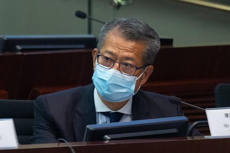 陳茂波指，即使近期出現資金外流，但港元與美元絕不會脫鈎。(資料圖片)