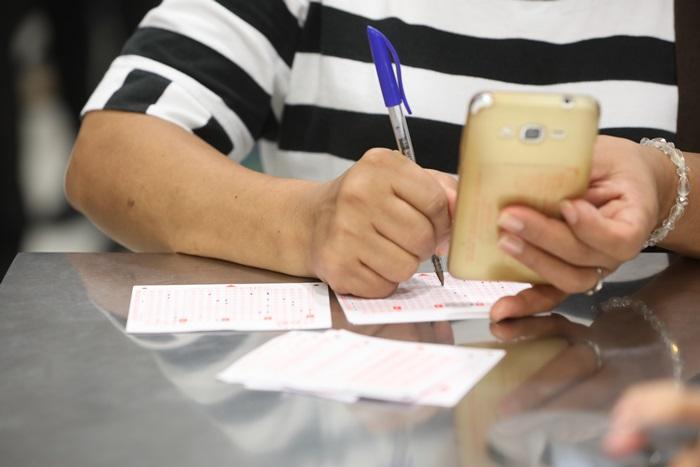 今晚六合彩攪珠延至明天舉行，已買彩票仍然有效。