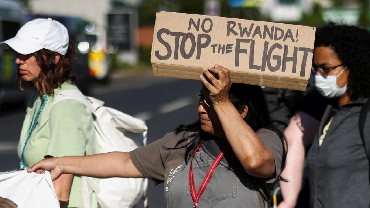 英國計劃把難民流放盧旺達