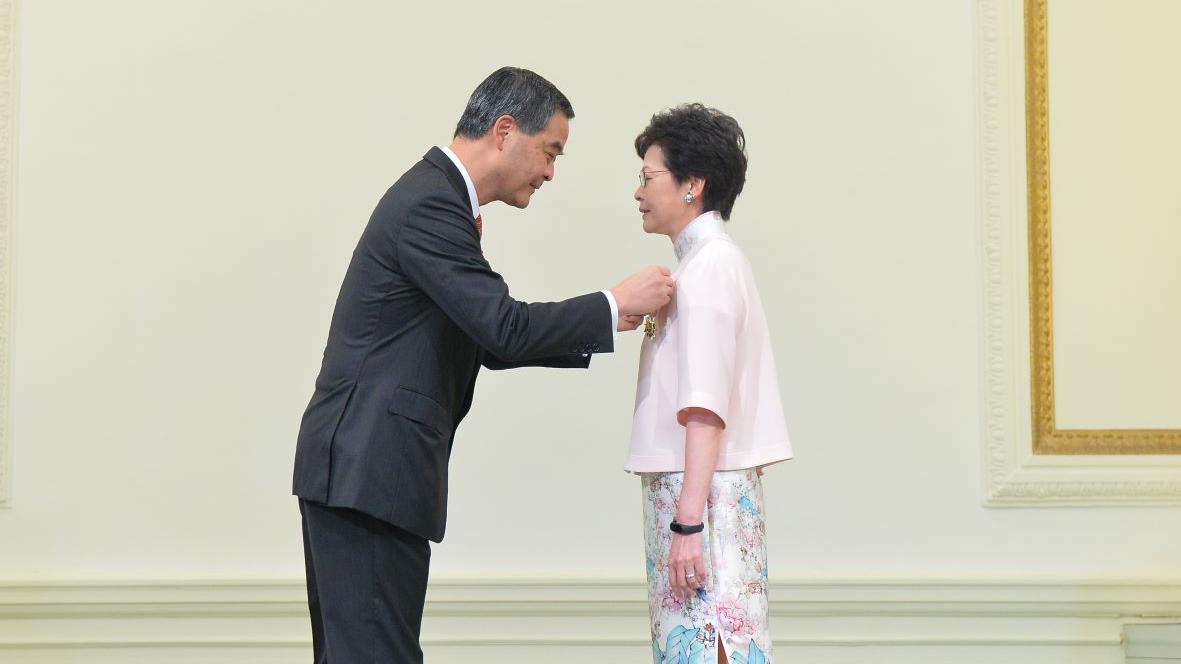 梁振英, 林鄭月娥