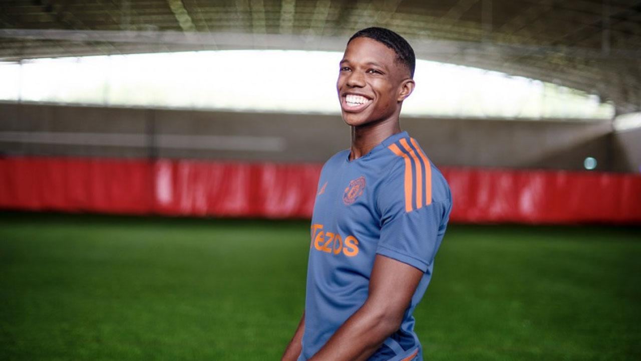 雲佩斯大讚簽得好 飛燕諾左閘入「魔」