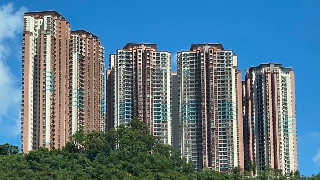 據土地註冊處資料顯示，今年上半年全港僅錄101宗二手夾屋買賣登記，較去年下半年錄157宗，數量大跌36%。(資料圖片)