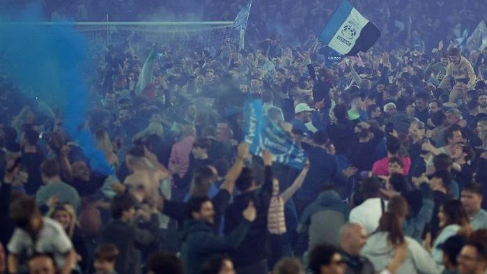 上季英超及英冠多次有球迷闖人球場。(資料圖片)