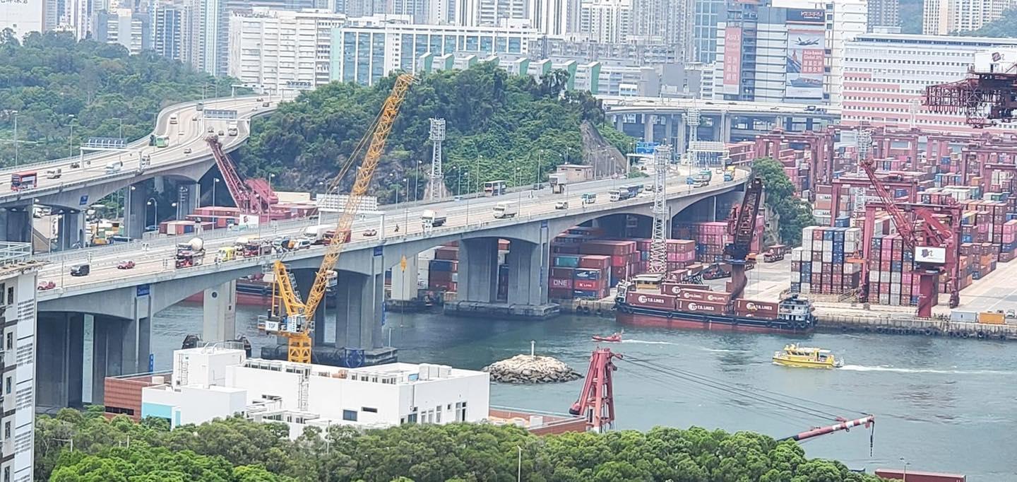 青衣男子疑跳橋墮海失蹤 救援人員到場搜索
