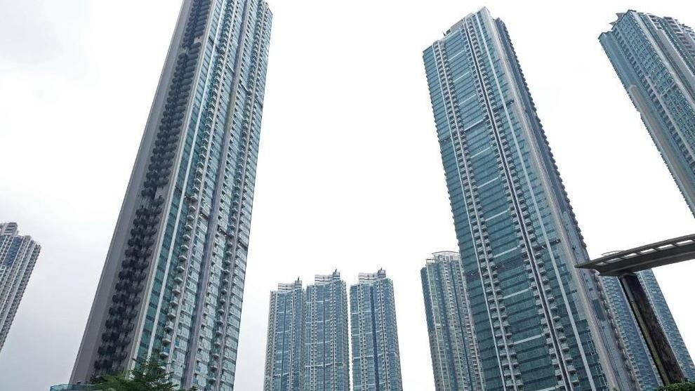 美國再度加息令部分準買家入市轉趨審慎，亦有部分業主減價求售，其中日出康城MONTARA最新錄一宗累減110萬元成交個案。(資料圖片)