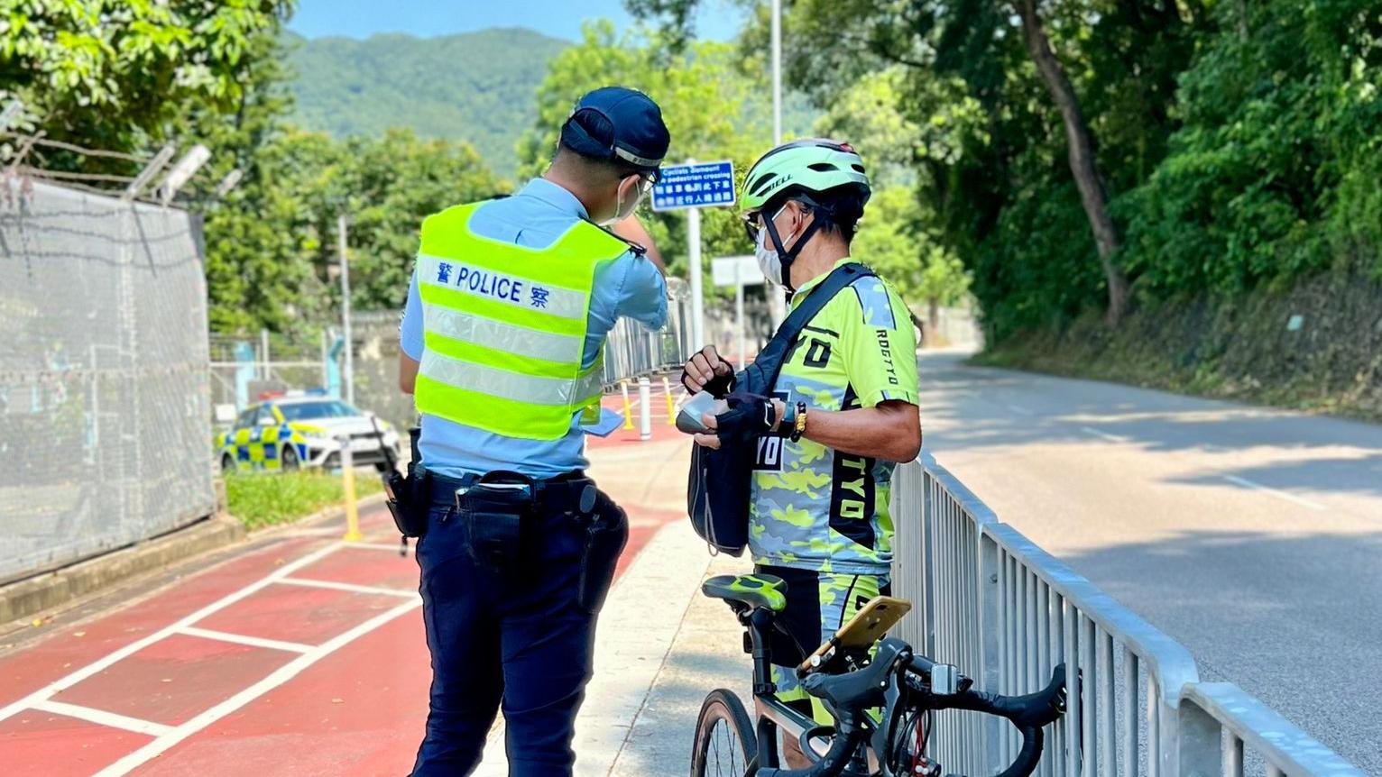 新界北總區一連兩日打擊單車違例，合共發出197張傳票。(警方圖片)