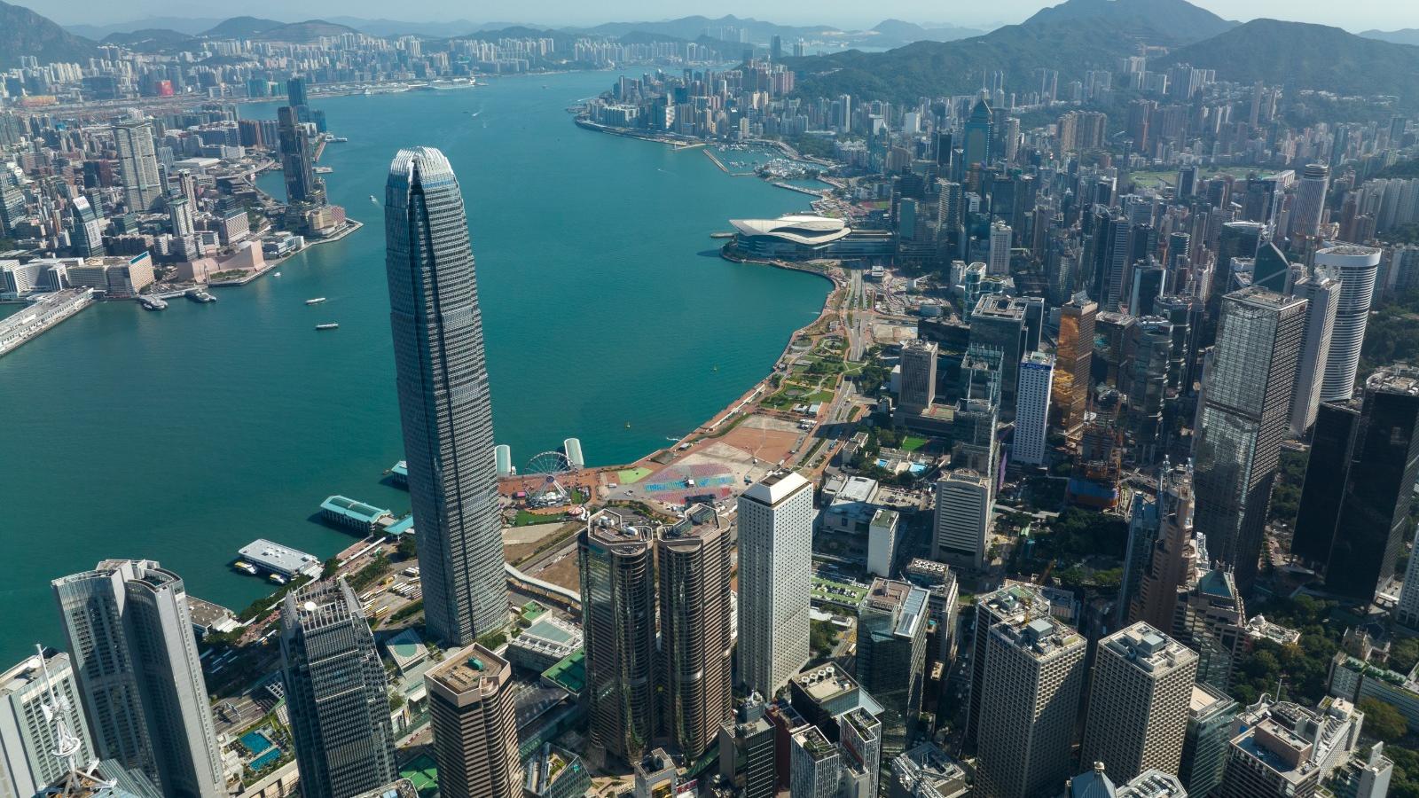 仲量聯行報告指，香港整體甲級寫字樓市場在連續8個月錄得正吸納量後，於6月錄得96,800方呎負吸納量，整體市場的空置率微升至9.4%。(資料圖片)