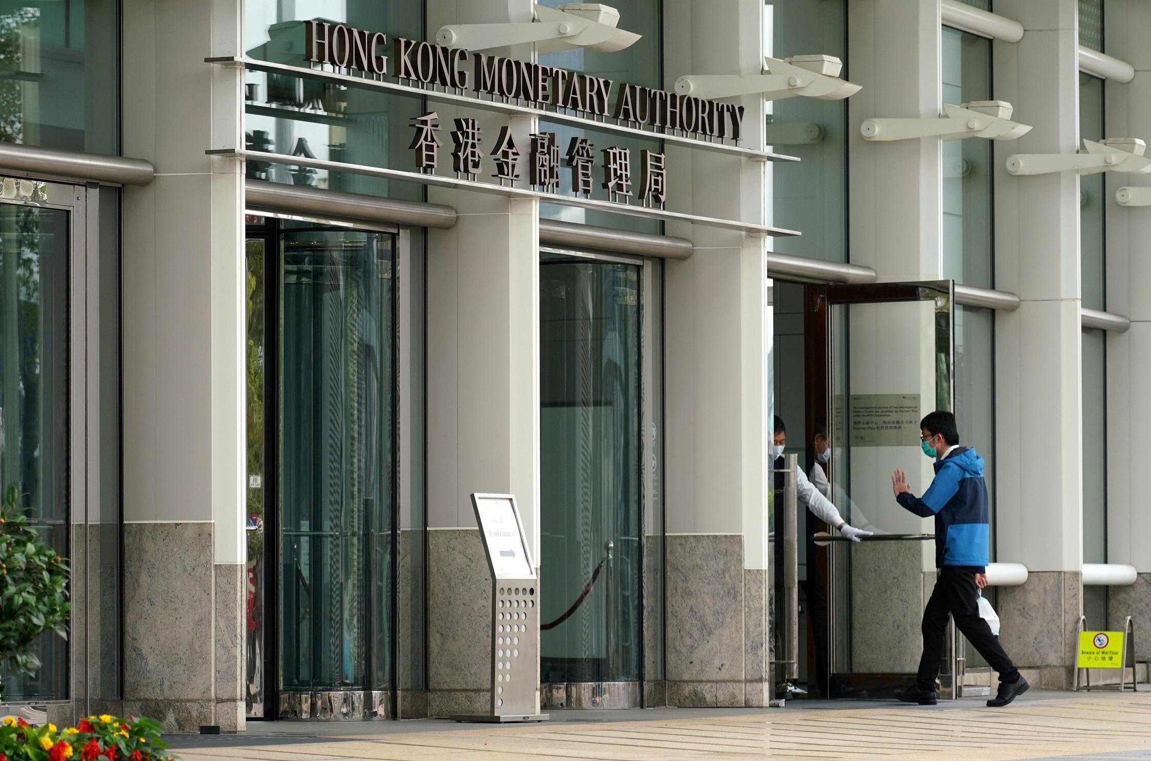 資金流走｜金管局再入市 銀行結餘跌穿2000億