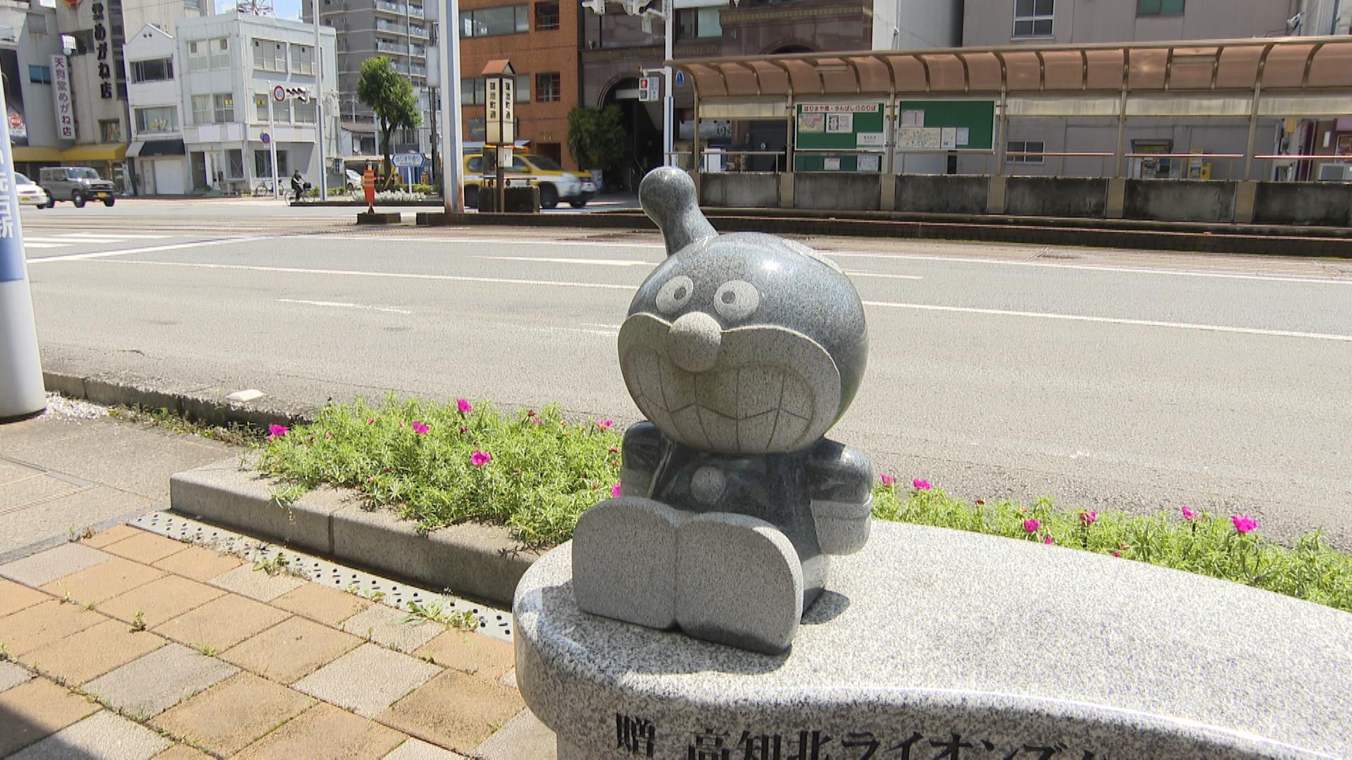 位於高知市的細菌小子石像，上月被人破壞。(網上圖片)