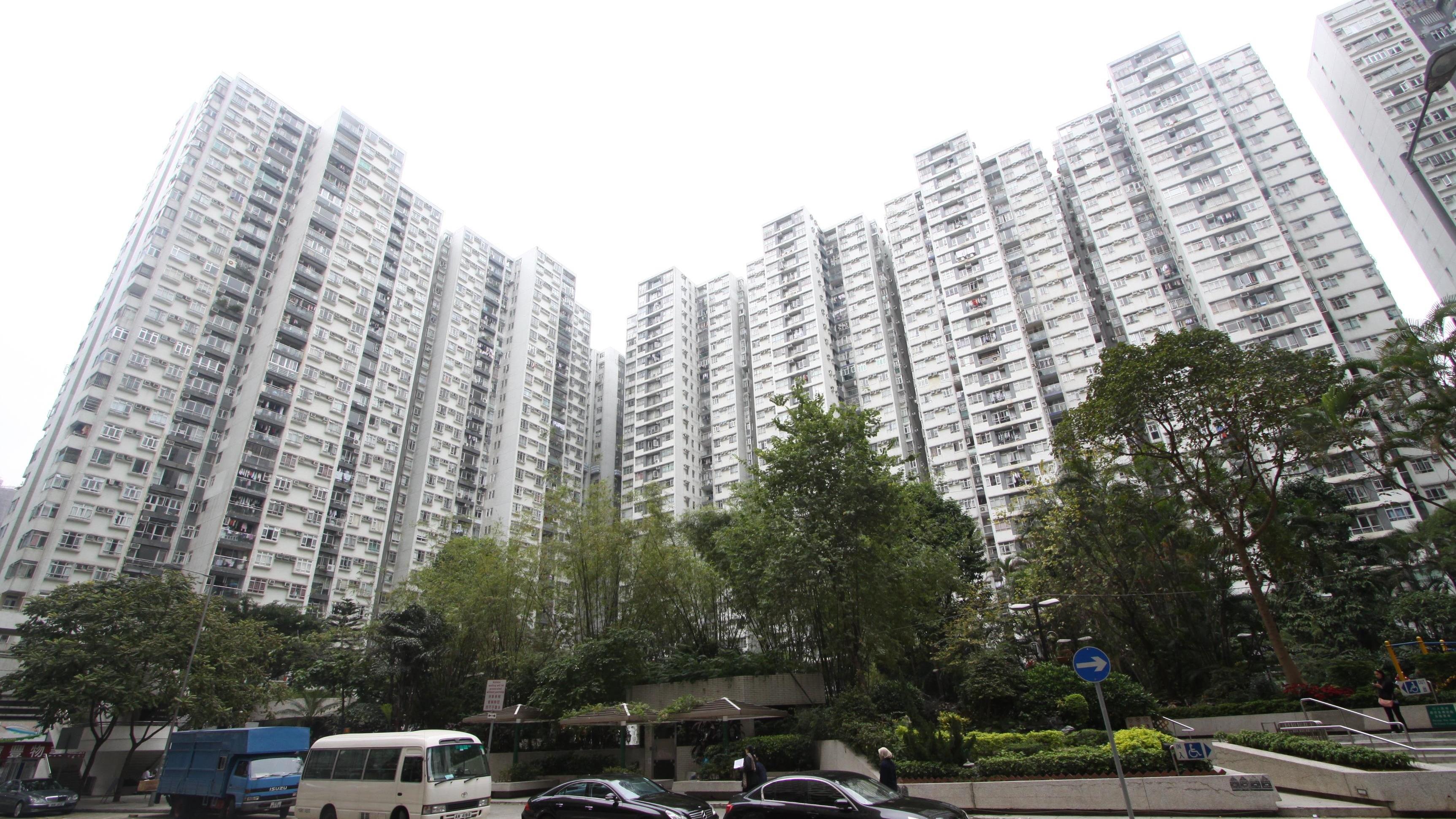 北角指標屋苑城市花園新近錄優質全維港海景兩房單位成交，實用面積約626方呎，成交價1,280萬元，呎價約20,447元。