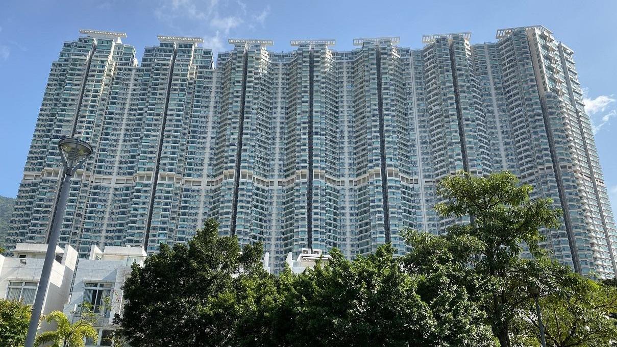 東涌藍天海岸本月暫錄6宗成交，屬區內最多成交的屋苑，比指標屋苑映灣園同期成交多兩倍。