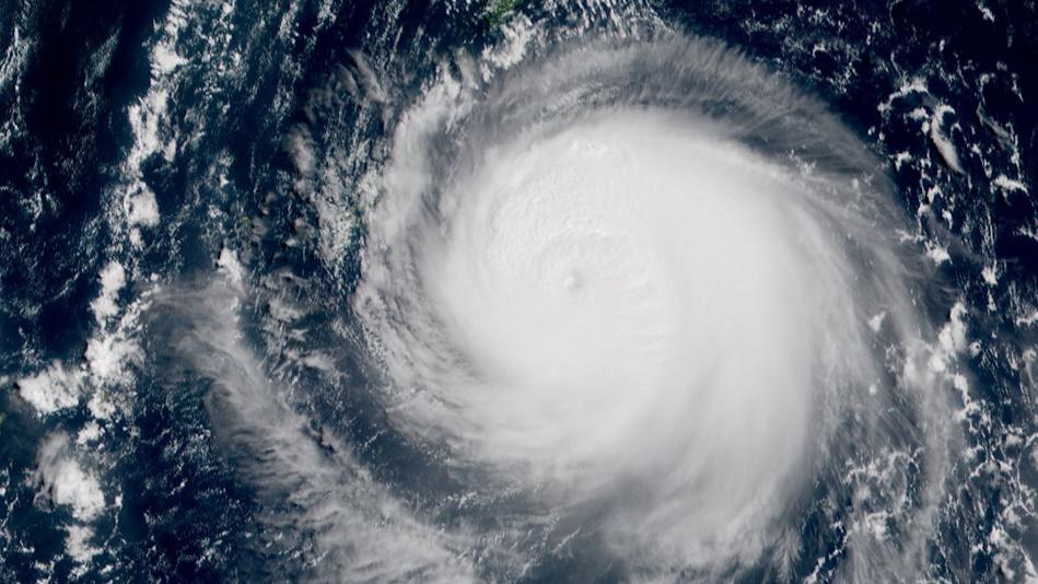 超強颱風軒嵐諾逼近沖繩，料風速破紀錄。(Zoom.Earth)