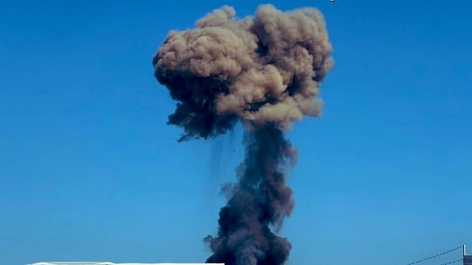 克里米亞俄空軍基地發生爆炸，俄方堅稱非遭襲擊。(Twitter)