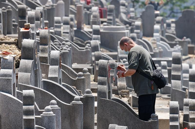 政府刊憲，6個公眾墳場的先人遺骸須移走。(資料圖片)